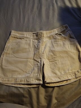 Levis Khaki Shorts